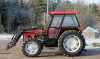 Traktor Zetor 7045. 75Z s čelním nakladačem a SPZ
Značka: Zetor
Typ: 7045. 75Z
Výkon motoru : 65 hp
Diesel, 4x4
Rok výroby: 1995
Hodiny použití: 4100
Nový olej. Velmi nízká spotřeba energie.
Traktor v dobrém stavu.
